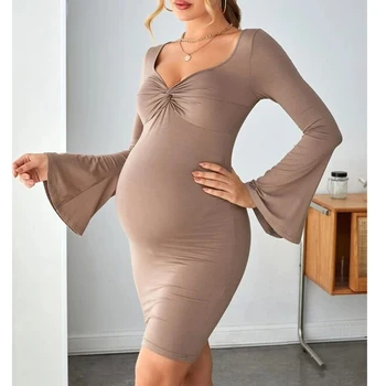 Сексуалното дебнещ рокля за бременни с закручивающейся предната част и изгорени ръкави